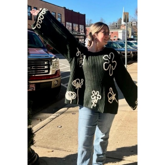 POL Dark Hunter Green Flower Doodle Oversized Sweater - Picture 8 of 11